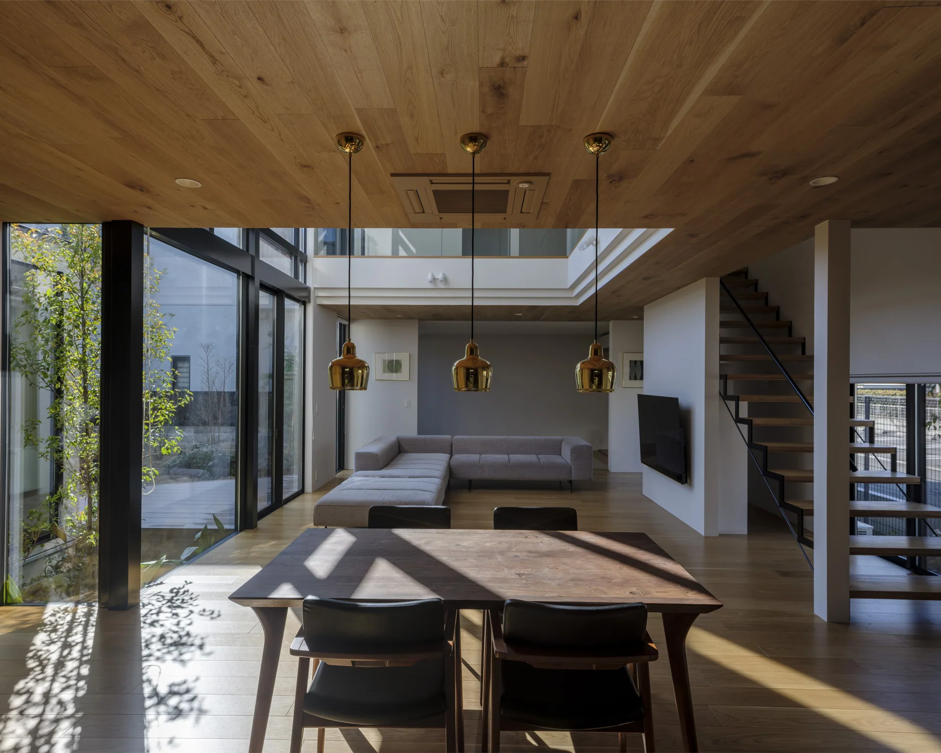 House Y Tasaki