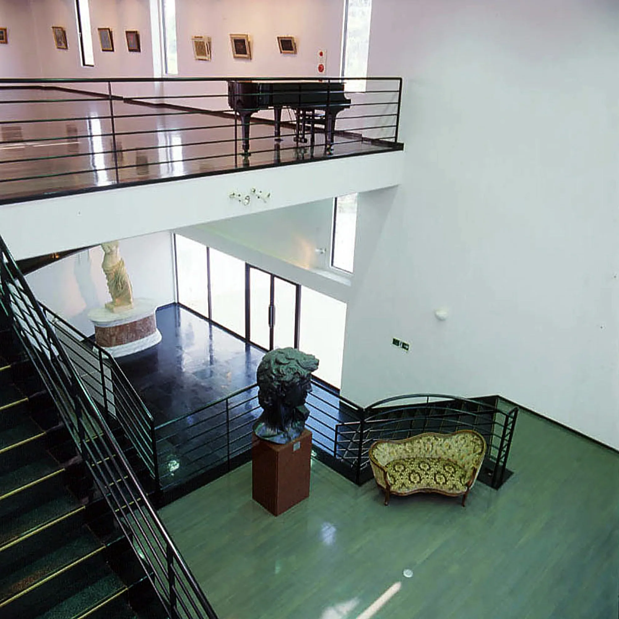 中津留美術館