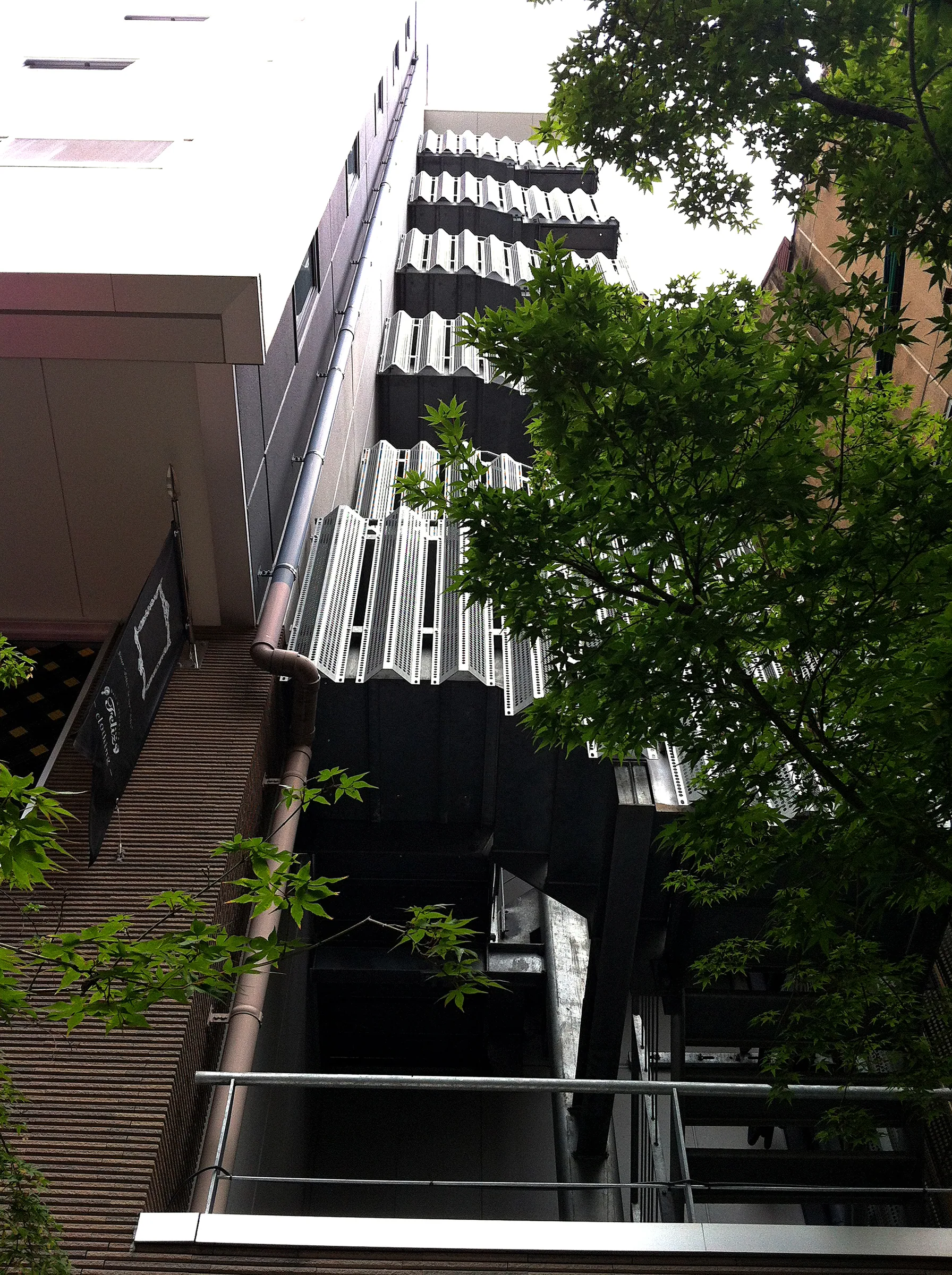 SHOWER SIDE TERRACE