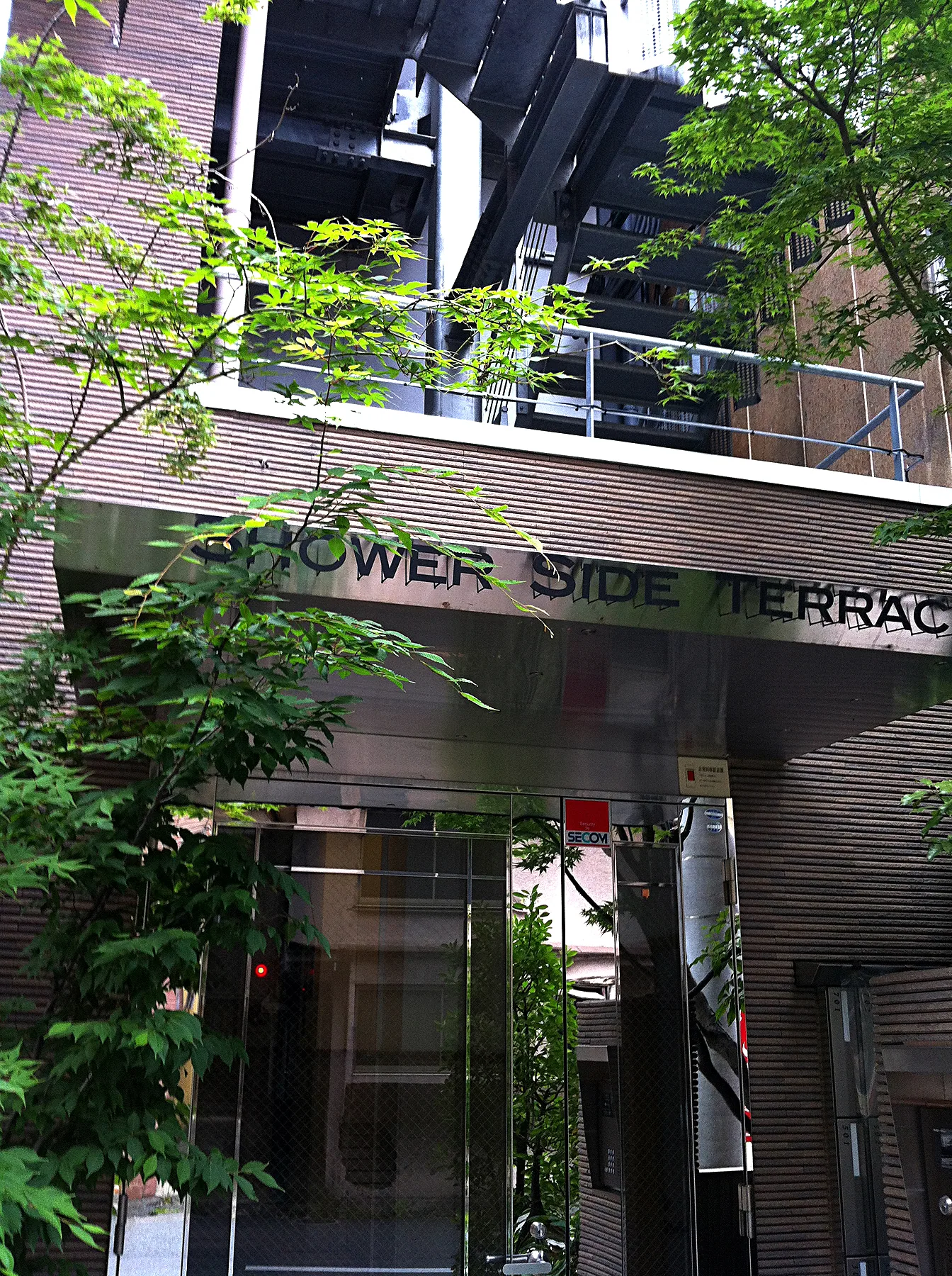 SHOWER SIDE TERRACE