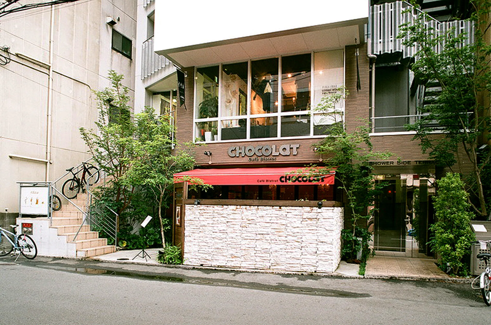 SHOWER SIDE TERRACE