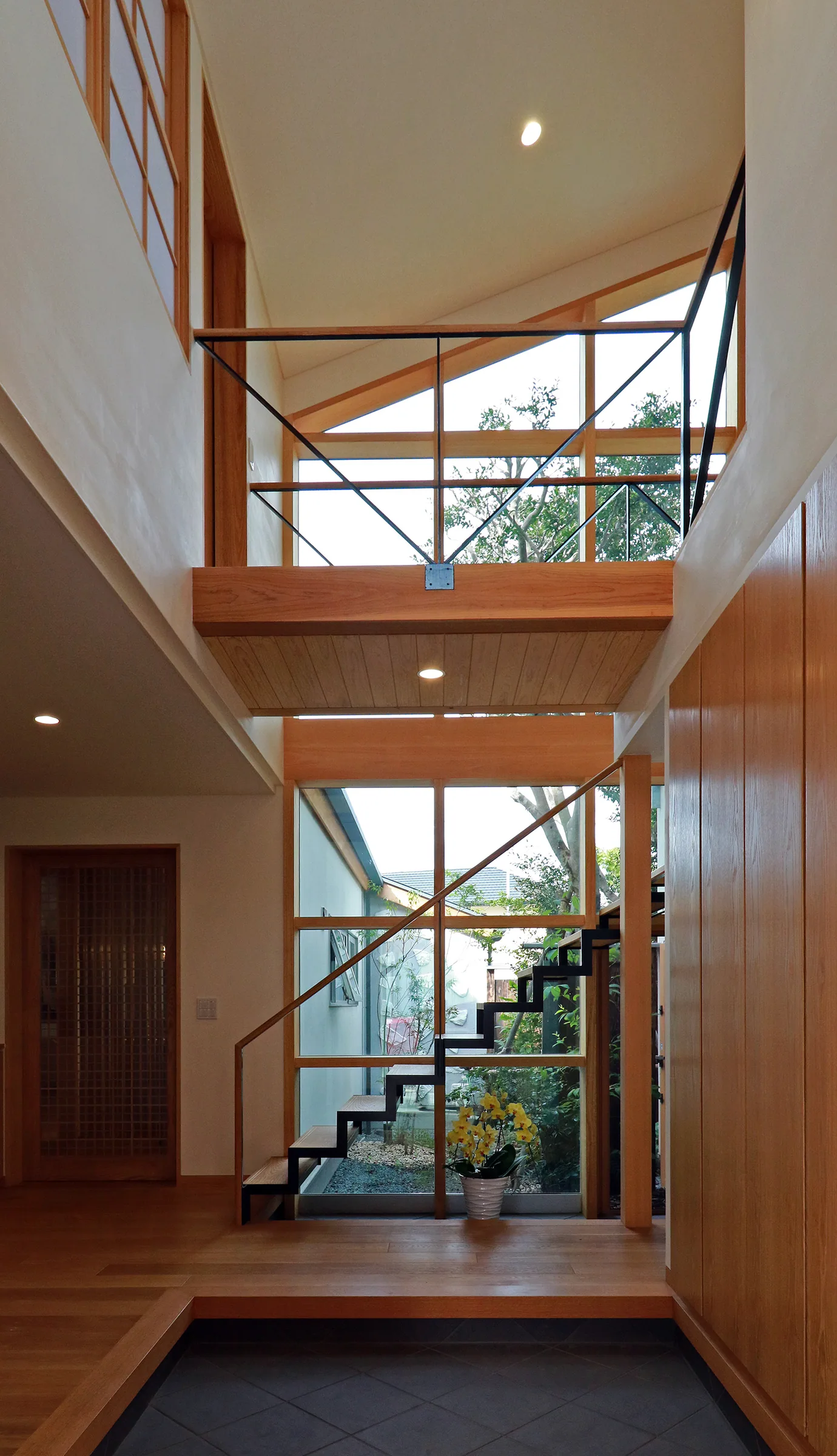 House T nuyamazu